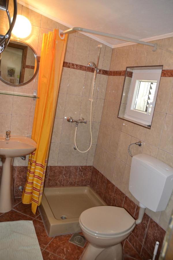 Apartments By The Sea Kustici, Pag - 6335 Zubovići Extérieur photo
