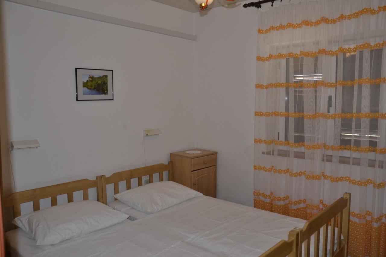 Apartments By The Sea Kustici, Pag - 6335 Zubovići Extérieur photo